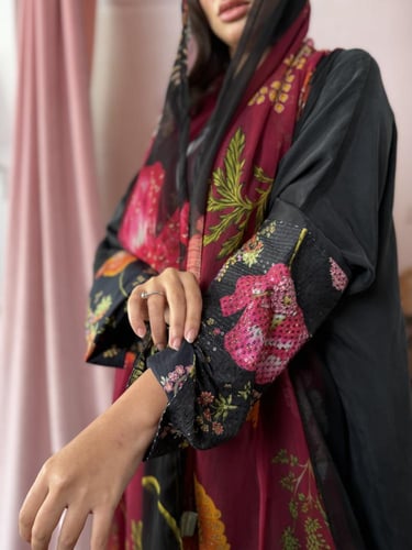 عباية كوبرو أكمام ملونة - أسود