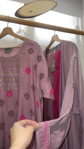 طقم عباية وثوب - موف وفوشي