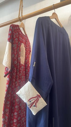 طقم رمضاني عباية وثوب - كحلي واحمر