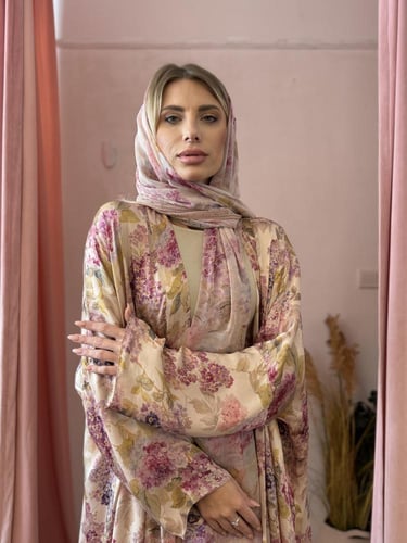 عباية وطرحة حرير طبيعي مشجر - وردي