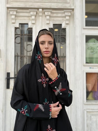 عباية لينن بأطراف مطرزة