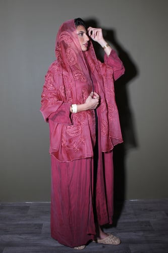 عباية كوبرو طرحة اورجانزا مطرزة- أحمر طوبي