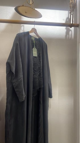 عباية كوبرو طرحة مطرزة ورد - أسود