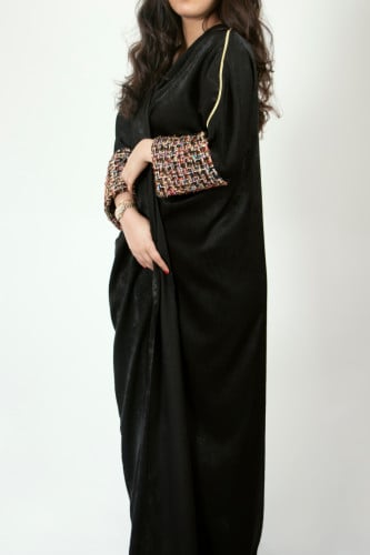 عباية حرير بأكمام تويد