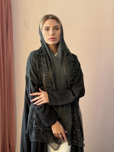 عباية كوبرو طرحة مطرزة ورد - أسود