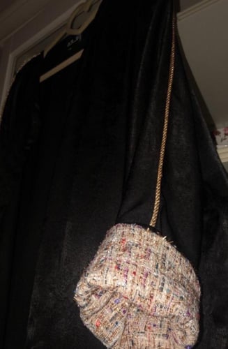 عباية حرير بأكمام تويد