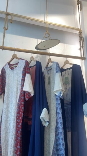 طقم رمضاني ثوب وعباية - كحلي و أحمر