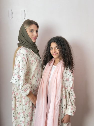 طقم عباية للأم والبنت Mommy & Me - مشجر ورد وردي