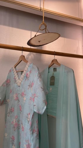 طقم رمضاني عباية وثوب - تيفاني بلو