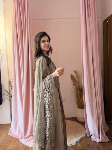 عباية حرير طرحة مطرزة - كاكي