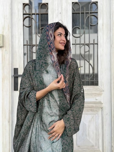 عباية وطرحة حرير طبيعي - أخضر