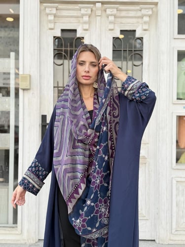 عباية بليند بأكمام و طرحة نقش عربي - كحلي