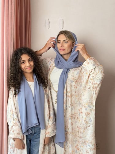 طقم عباية للأم والبنت Mommy & Me - ورد ازرق