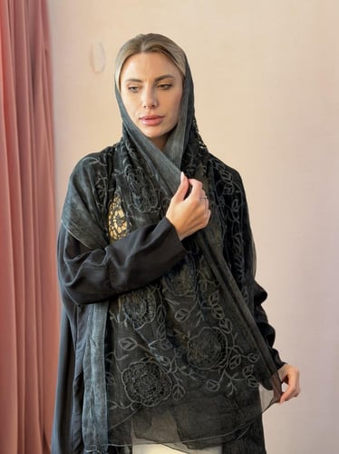 عباية كوبرو طرحة مطرزة ورد - أسود
