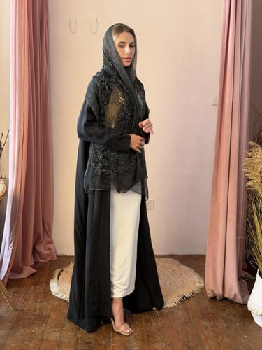 عباية كوبرو طرحة مطرزة ورد - أسود