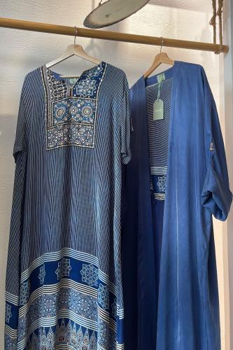 طقم رمضاني عباية وثوب مقلم كوبرو - كحلي