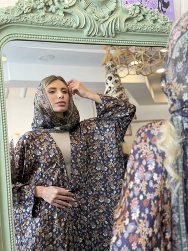 عباية وطرحة حرير طبيعي مشجر - كحلي