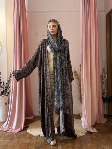 عباية وطرحة حرير طبيعي مشجر - أسود