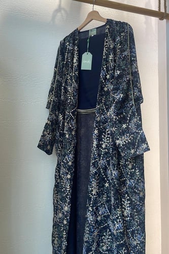 عباية مطرز موردة - كحلي