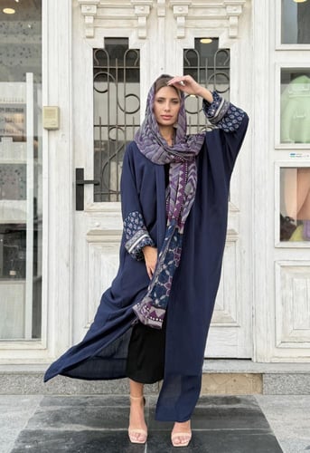 عباية بليند بأكمام و طرحة نقش عربي - كحلي