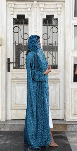 عباية وطرحة حرير طبيعي - كحلي وفيروزي