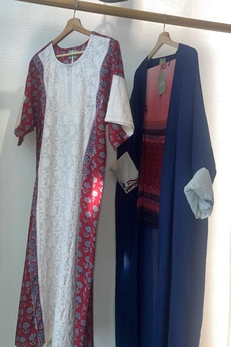 طقم رمضاني عباية وثوب - كحلي واحمر