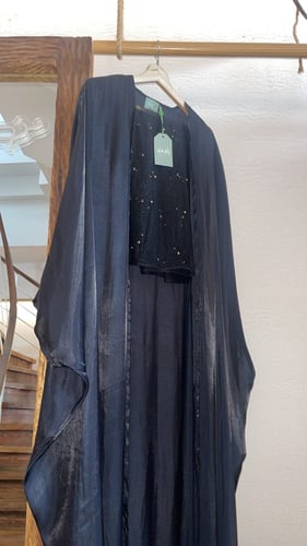 عباية أسود شايني -طرحة بخرز ذهبي