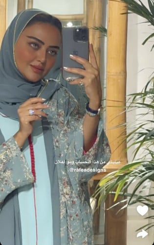 عباية شيفون مطرز مورد