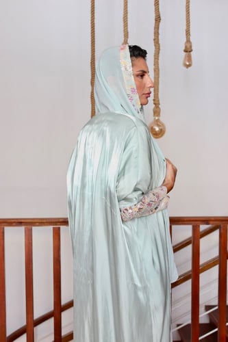 عباية Glossy تيفاني بأطراف ترتر