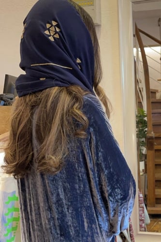 عباية مخمل خفيف - طرحة تطريز يدوي سدو - كحلي