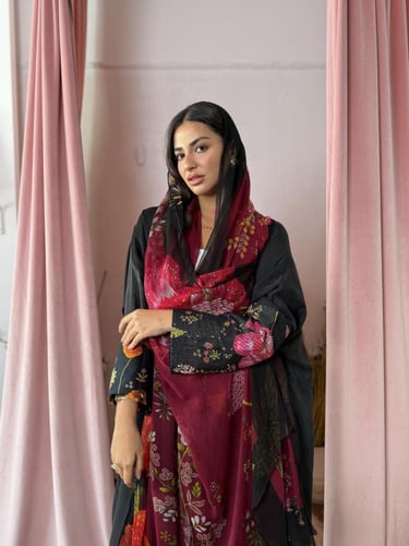 عباية كوبرو أكمام ملونة - أسود