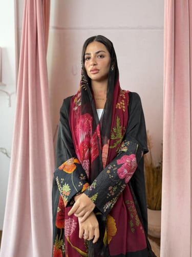 عباية كوبرو أكمام ملونة - أسود