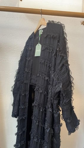 عباية شيفون رفلز - أسود