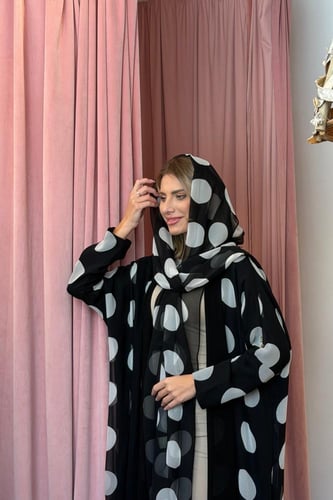 عباية حرير جورجيت دوائر كبيرة أسود وأبيض
