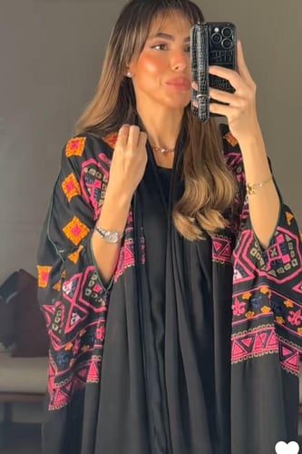 عباية حرير تطريز يدوي تراثي - أسود