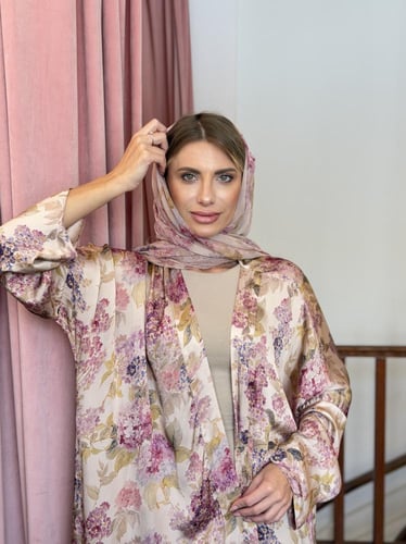 عباية وطرحة حرير طبيعي مشجر - وردي