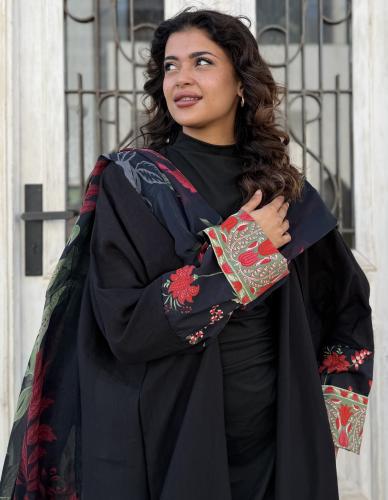 عباية بليند بطرحة مشجرة - أسود ورد أحمر