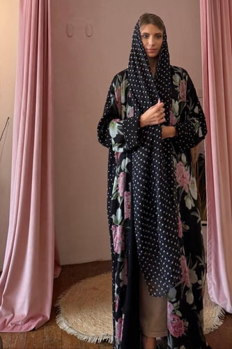 عباية شيفون مشجرة منقطة من الخلف