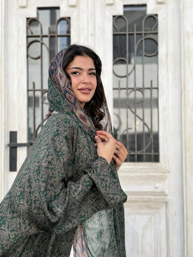 عباية وطرحة حرير طبيعي - أخضر