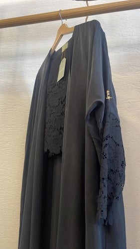 عباية كوبرو بأطراف دانتيل - أسود