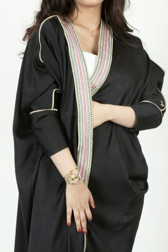 عباية تطريز أمامي الوان تراثية