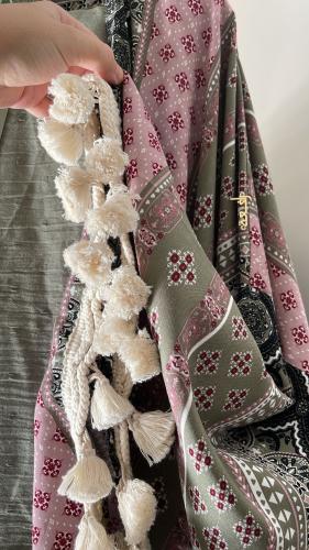 عباية رايون مموجة بهدب بيج