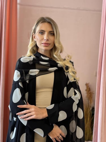 عباية حرير جورجيت دوائر كبيرة أسود وأبيض