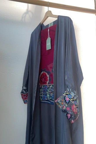 عباية كوبرو بأكمام وطرحة مشجرة - رمادي