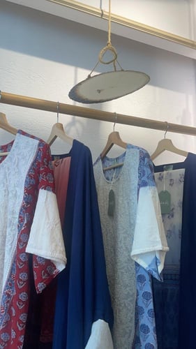 طقم رمضاني عباية وثوب - كحلي واحمر