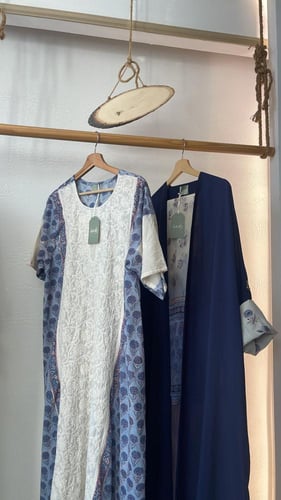 طقم رمضاني ثوب وعباية - كحلي و أحمر