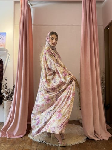 عباية وطرحة حرير طبيعي مشجر - وردي