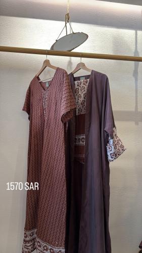 طقم عباية وثوب كوبرو - بني