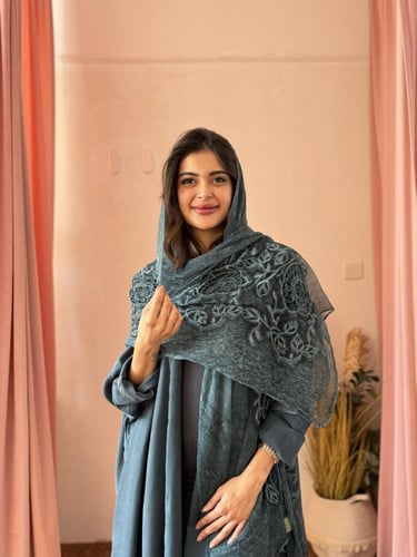 عباية كويرو طرحة مطرزة ورد - بترولي