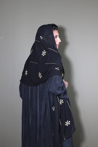 عباية كوبرو أسود طرحة سدو ذهبي